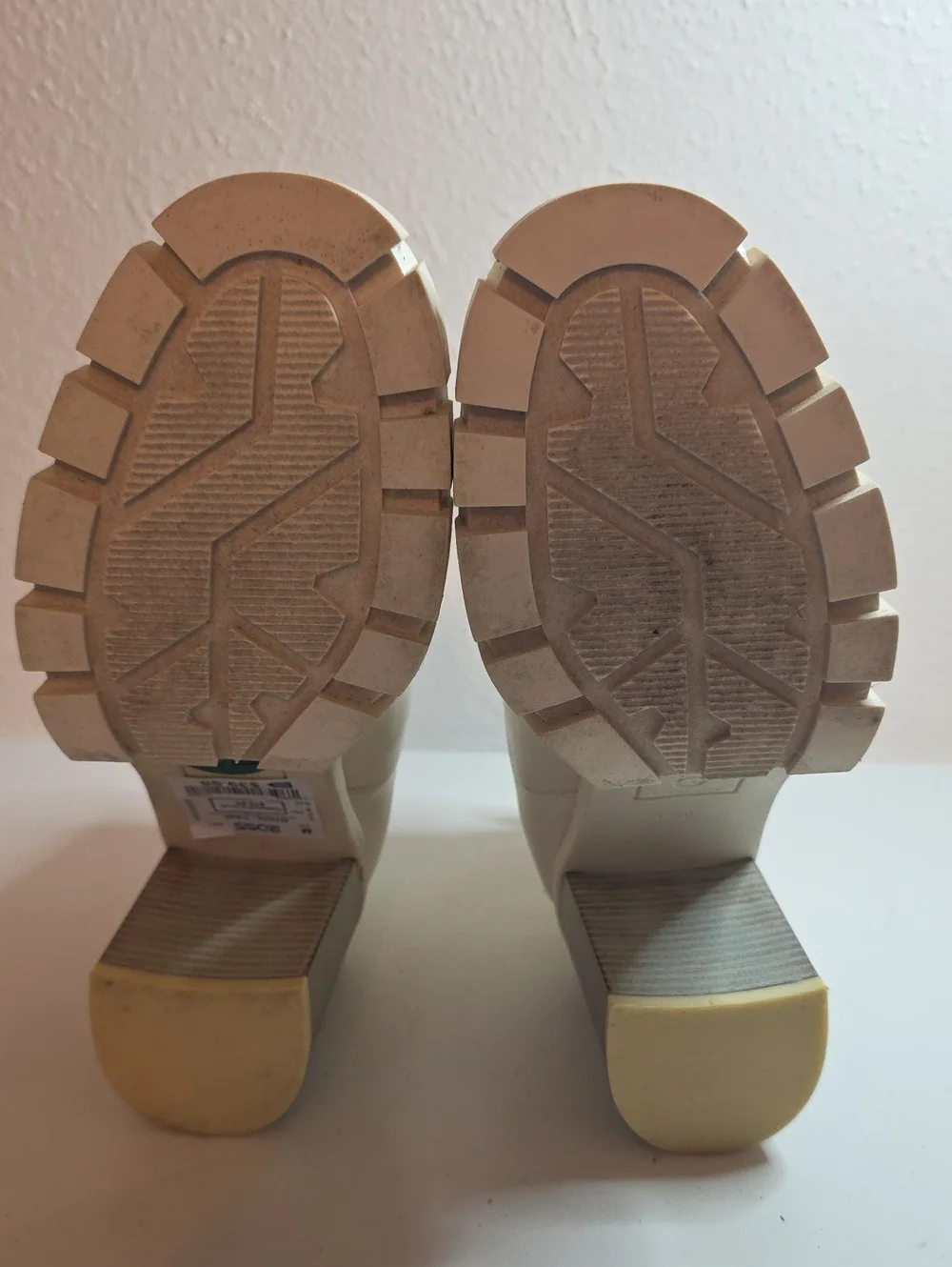 GBG KEONA PLATFORM CHELSEA DISTRESSED BOOTS STACKED HEELS LADIES  7.5 GUC